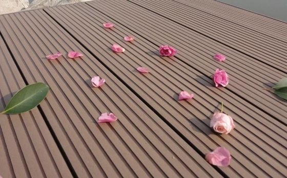 WPC Decking for Outdoor Fencing/Boardwalk/Gate/Playground Weatherproof and Eco-friendly
