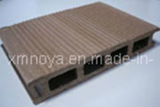 Engineered Wood Grain WPC Decking Customized for Outdoor Applications