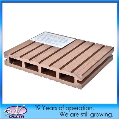 Engineered Wood and Plastic Composite Decking Flooring for Customized Outdoor Garden