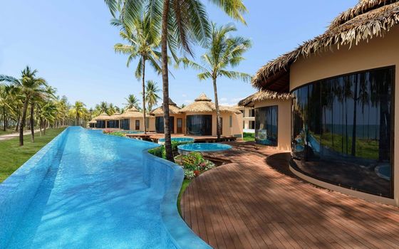 Customized PVC Thatch Roof Tiles for Garden/Seaside Bars Easy to Install and Maintain