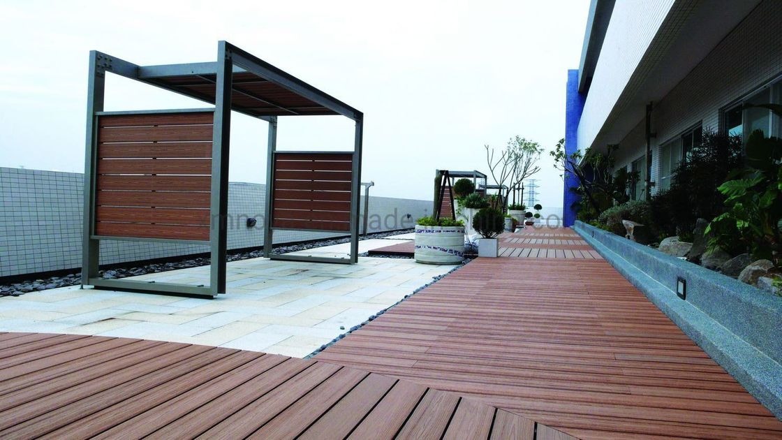 Brown Wood Grain Pattern Recycled Waterproof WPC Decking Flooring for Performance